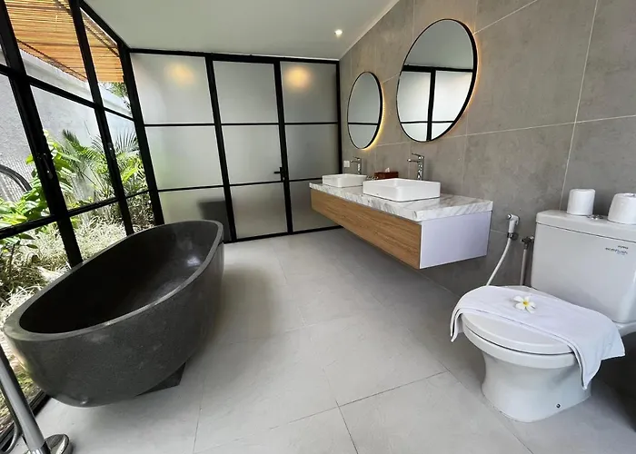 The Kon's Bali سمينياك